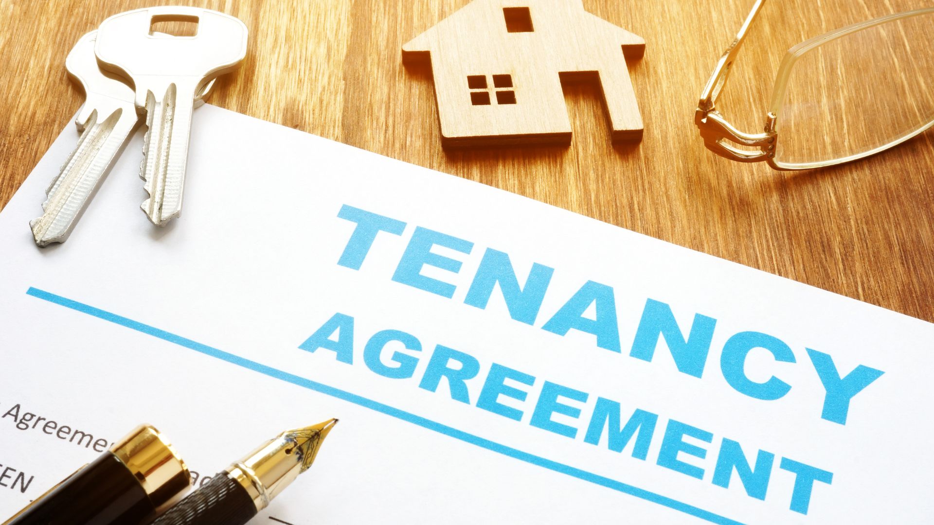 tenancy agreement with a pen and keys